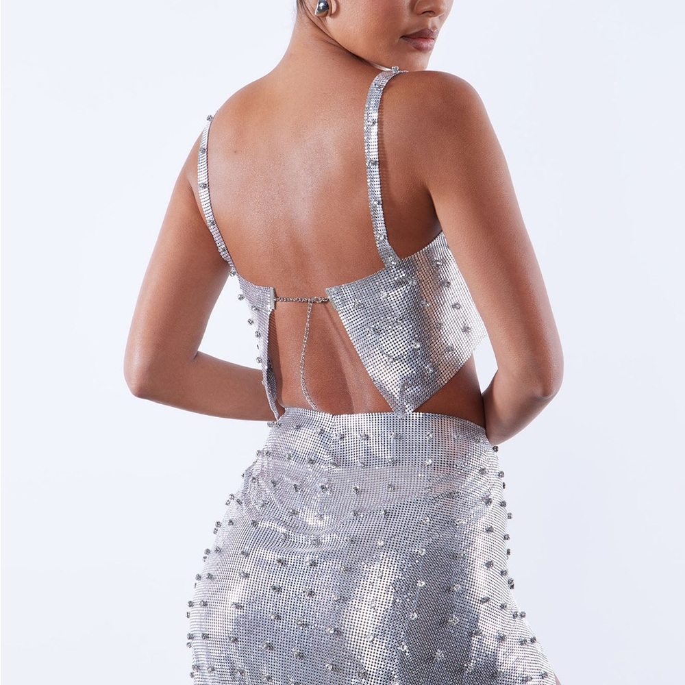 NWOT. Fashion Nova Embellished Metallic Silver Chainmail Skirt Set. - Picture 4 of 4